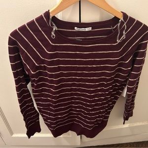 Small dark purple curved hem Pink Clover light sweater